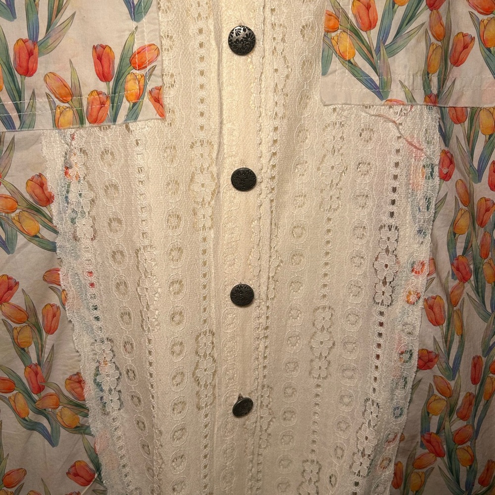 POL Tulip and Cream Lace Button-Up Top - Picture 3 of 11